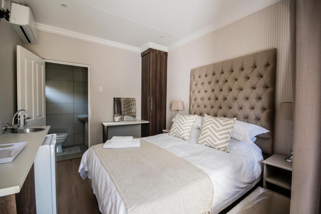 The Royal Guest House Klerksdorp Ngoại thất bức ảnh